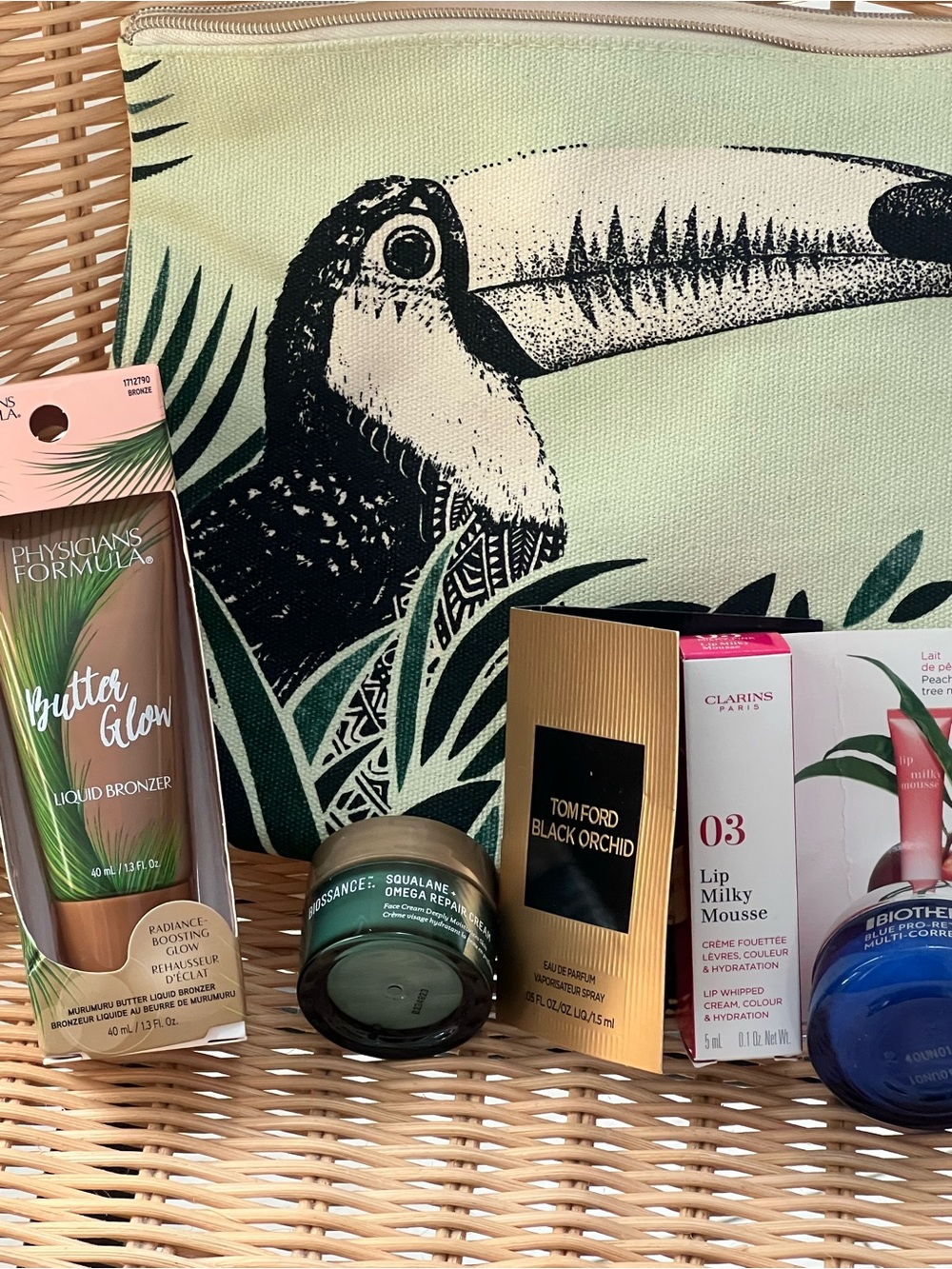 Beauty bundle Clarins large makeup bag